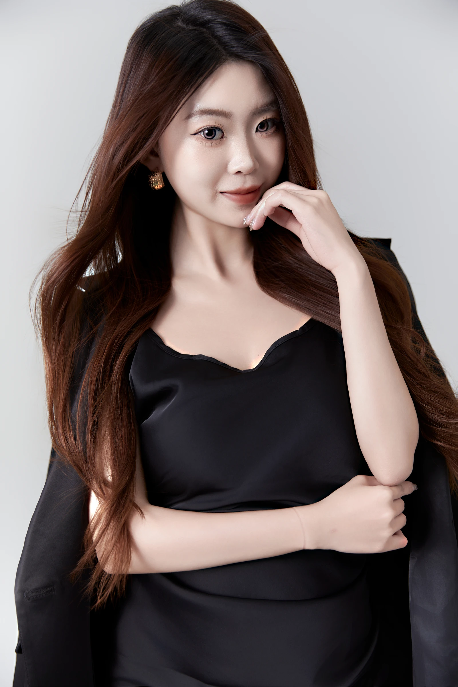 [YITUYU]艺图语-2024.10.15-黑色西装写真-CARLEE是77呀-[21P-282MB]-6.webp
